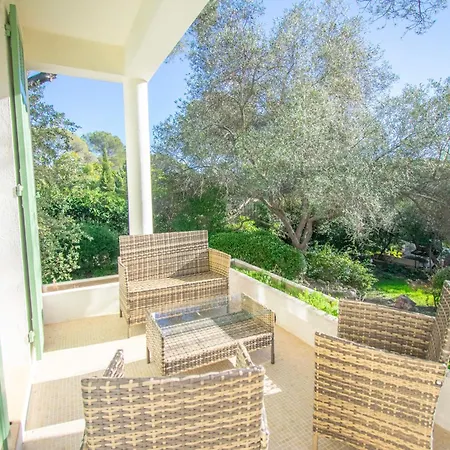 House 8 People Garden Close To The Sea St-raphael *