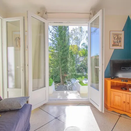 House 8 People Garden Close To The Sea St-raphael Saint-Raphaël