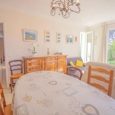 House 8 People Garden Close To The Sea St-raphael